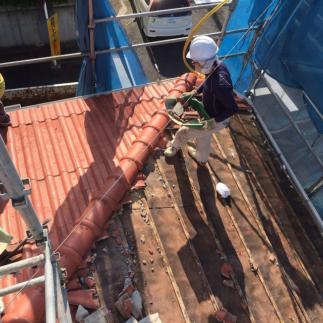 葺き替え工事は既存屋根材を撤去